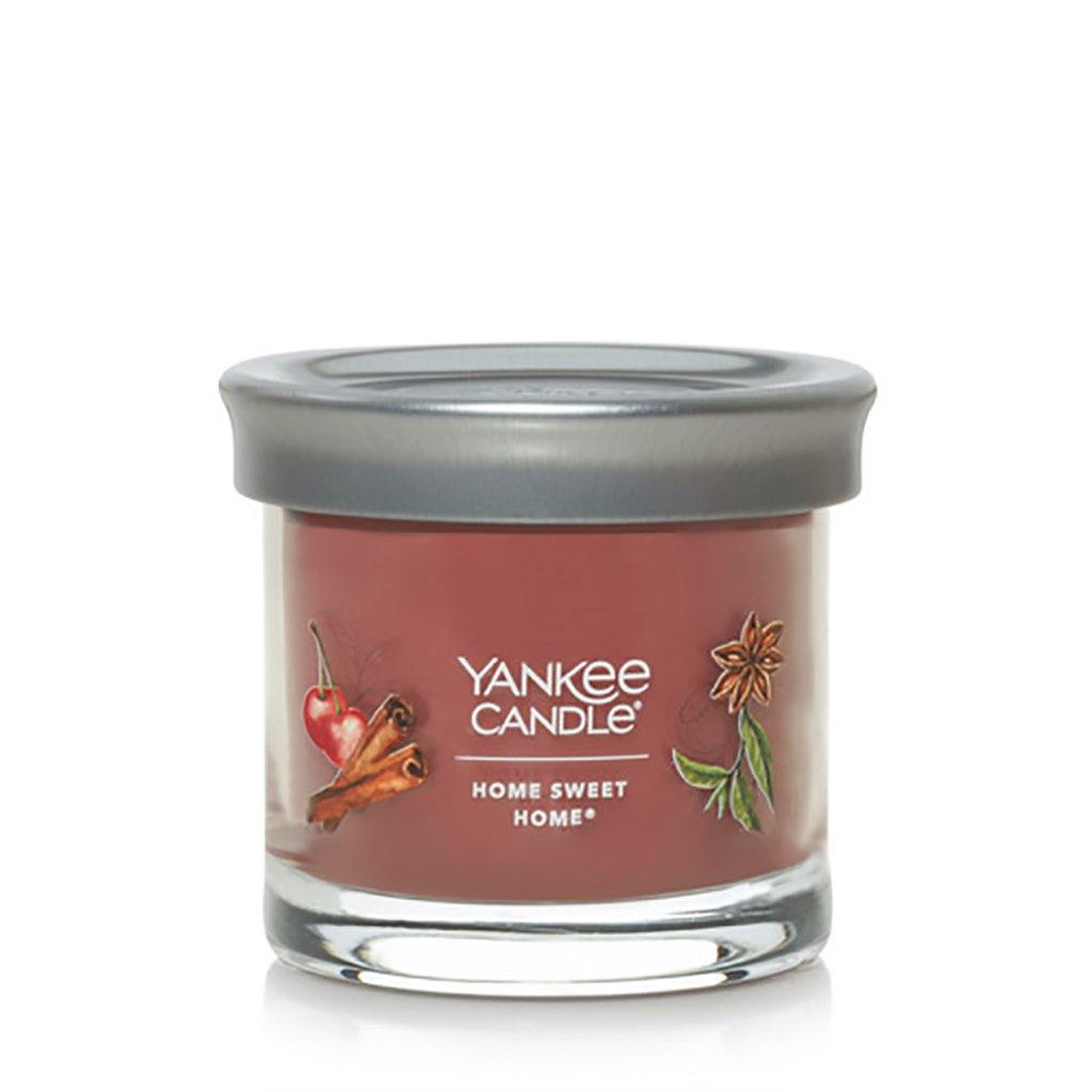 Yankee Candle  Signature Small Tumbler Candle in Home Sweet Home