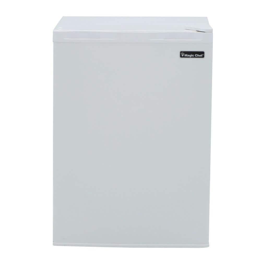 Magic Chef 26 cu ft Mini Fridge in White ENERGY STAR