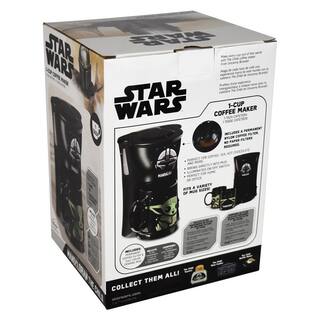 Uncanny Brands The Mandalorian Single Cup Coffee Maker with Mug CM-SRW-MAN1