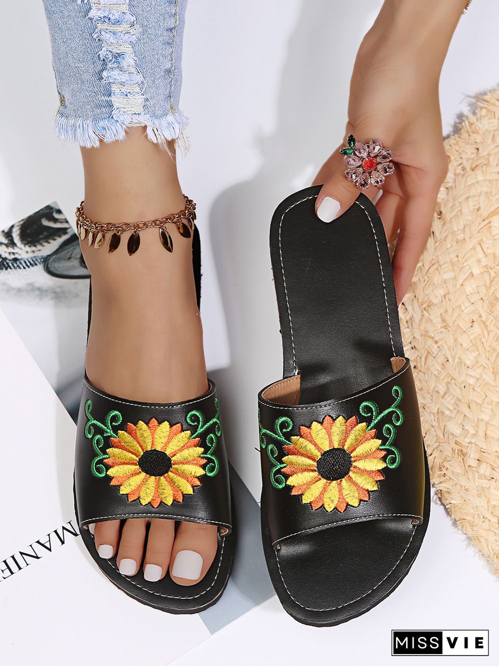 Sunflower Embroidered Print Casual Sandal Slippers