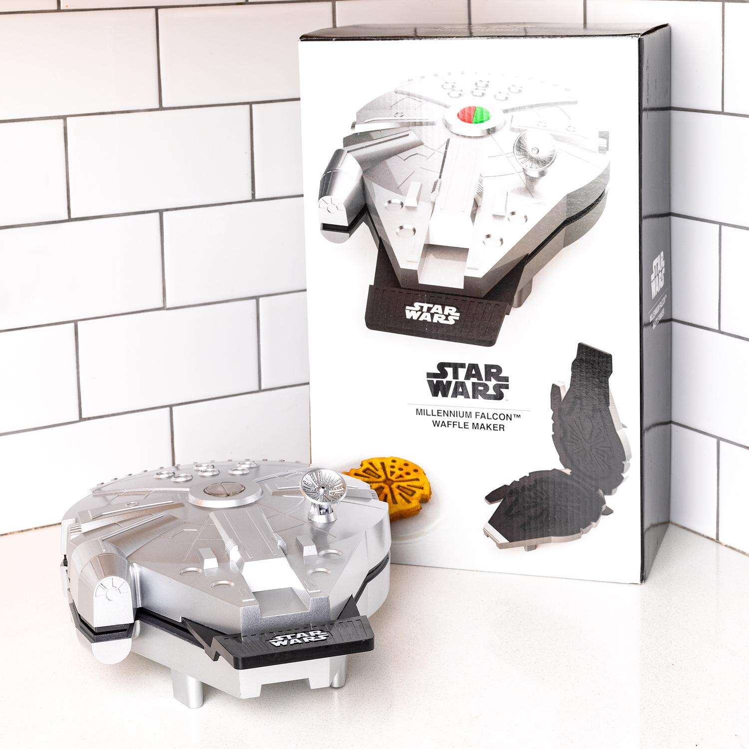 Uncanny Brands Star Wars 1 waffle Matte Silver Aluminum Waffle Maker