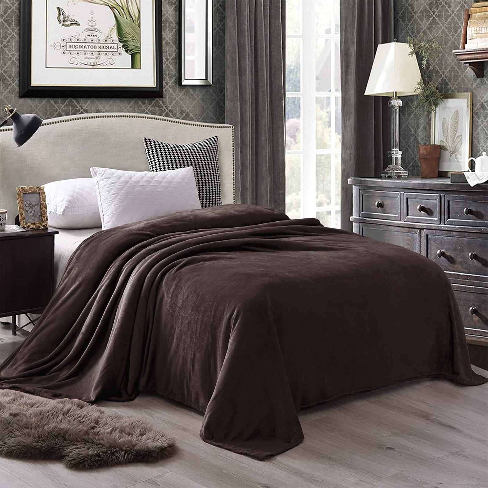 Exclusivo Mezcla King Size Flannel Fleece Velvet Plush Bed Blanket as Bedspread， Coverlet， Bed Cover (90x104 inches， Coffee) Soft， Lightweight， Warm and Cozy