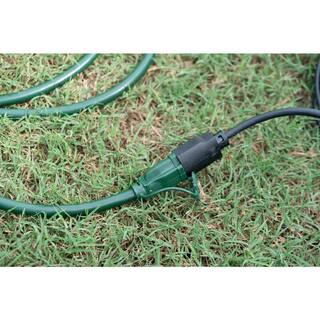 Woods 25 ft. 143 Multi-Outlet (3) Garden Outdoor Medium-Duty Extension Cord Green 3030