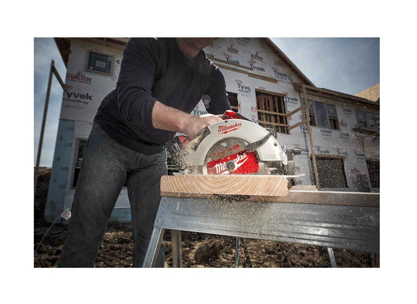 Milwaukee 2631-20-48-59-1835 M18 18-Volt Lithium-Ion Brushless Cordless 7-1/4 in. Circular Saw W/ 3.0Ah Battery and Charger