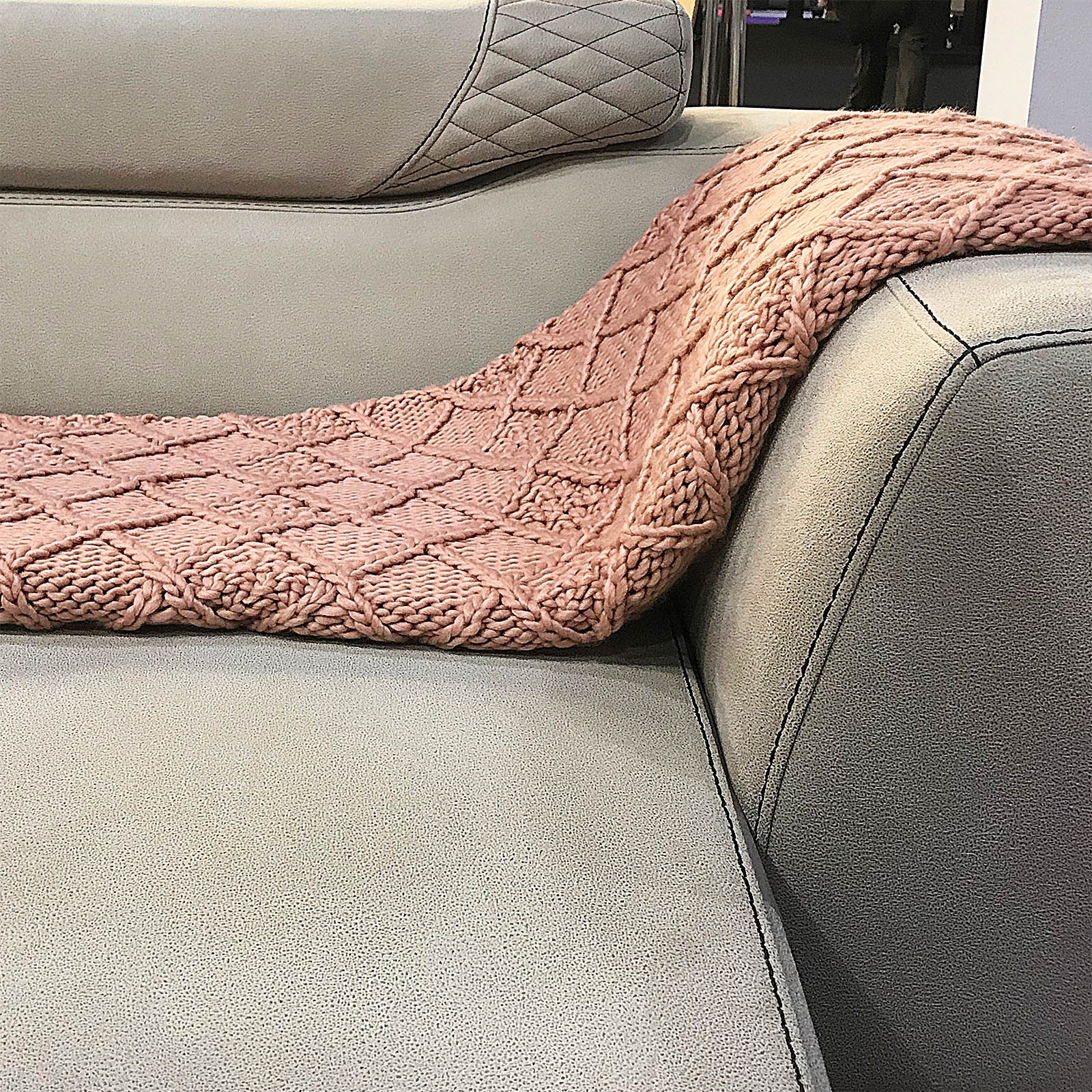 Handmade Chunky Throw Blanket  093A-001-Pink