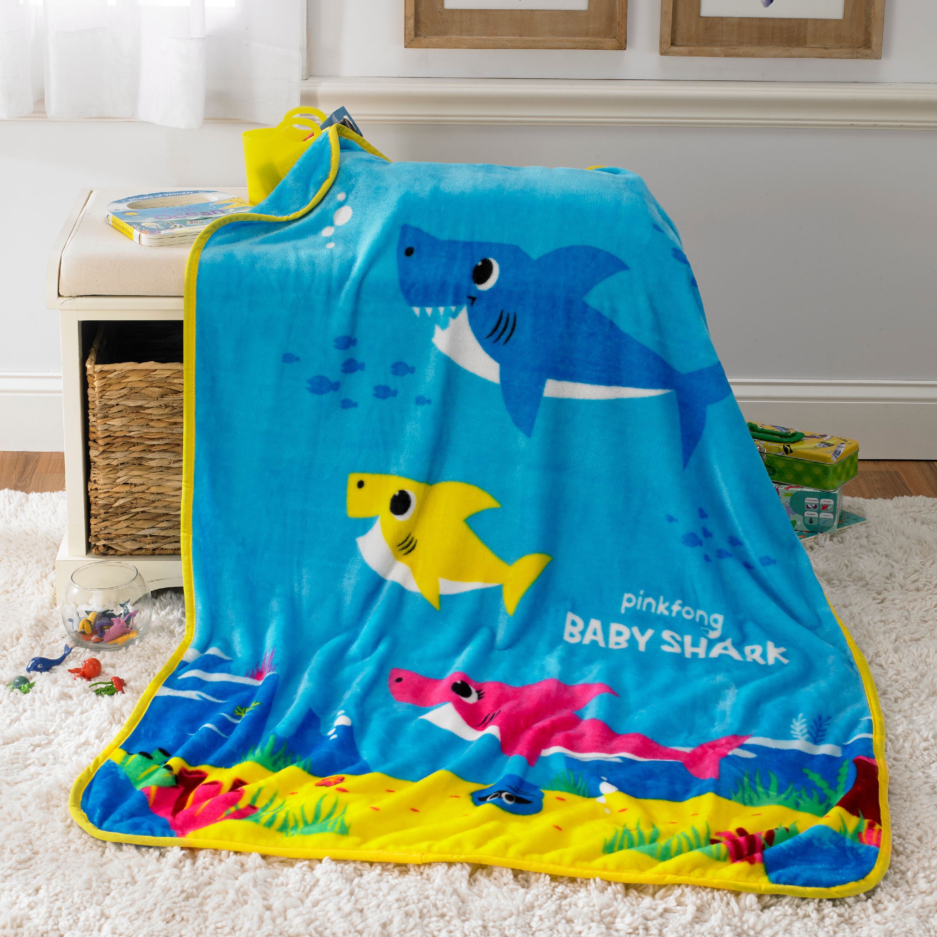 Baby Shark Kids Silky Soft Plush Throw Blanket， 40 x 50， Blue， Nickelodeon