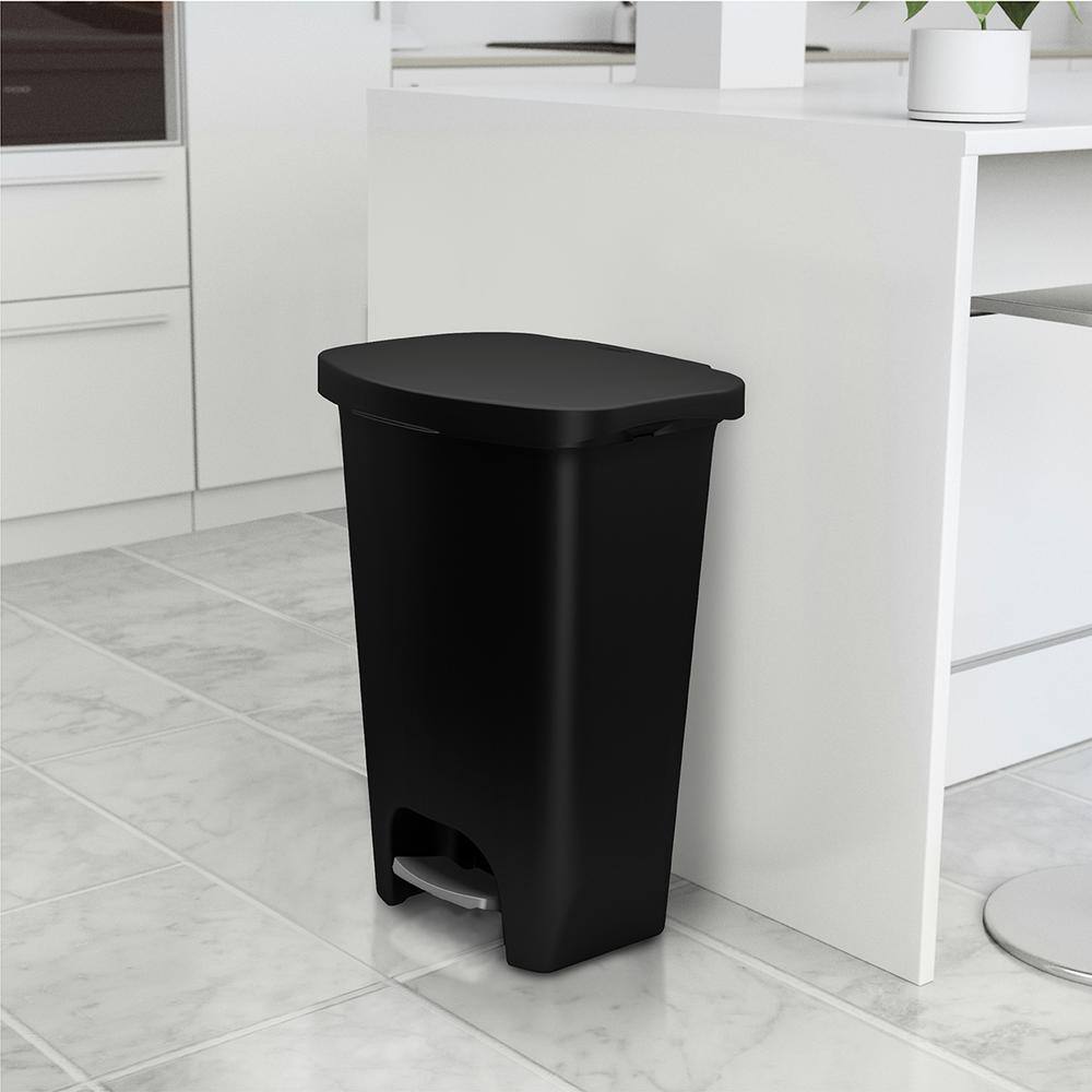 Glad 13 Gal. Black Step-On Plastic Trash Can with Clorox Odor Protection of The Lid GLD-74130-1