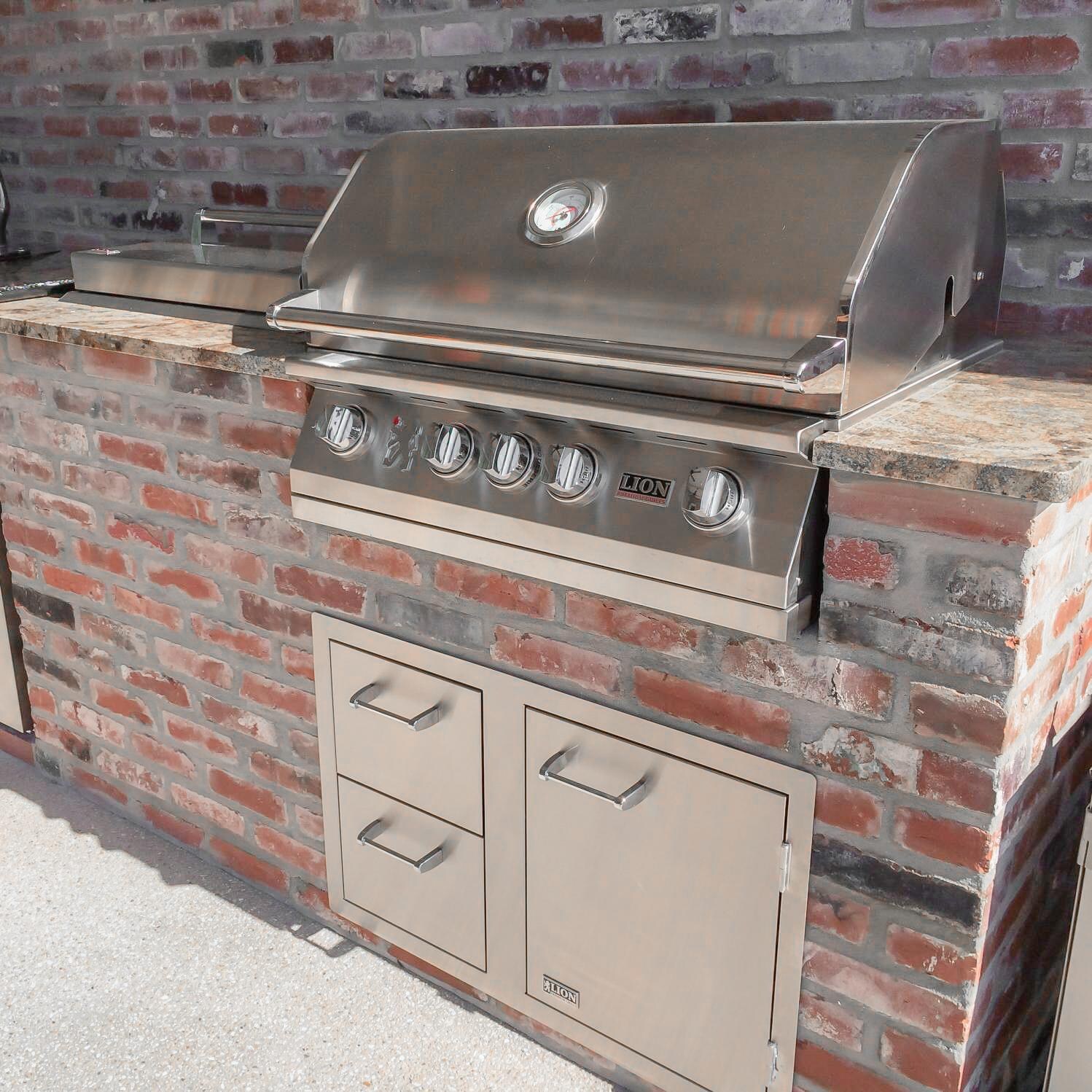 Lion L75000 32-Inch Stainless Steel Built-In Natural Gas Grill