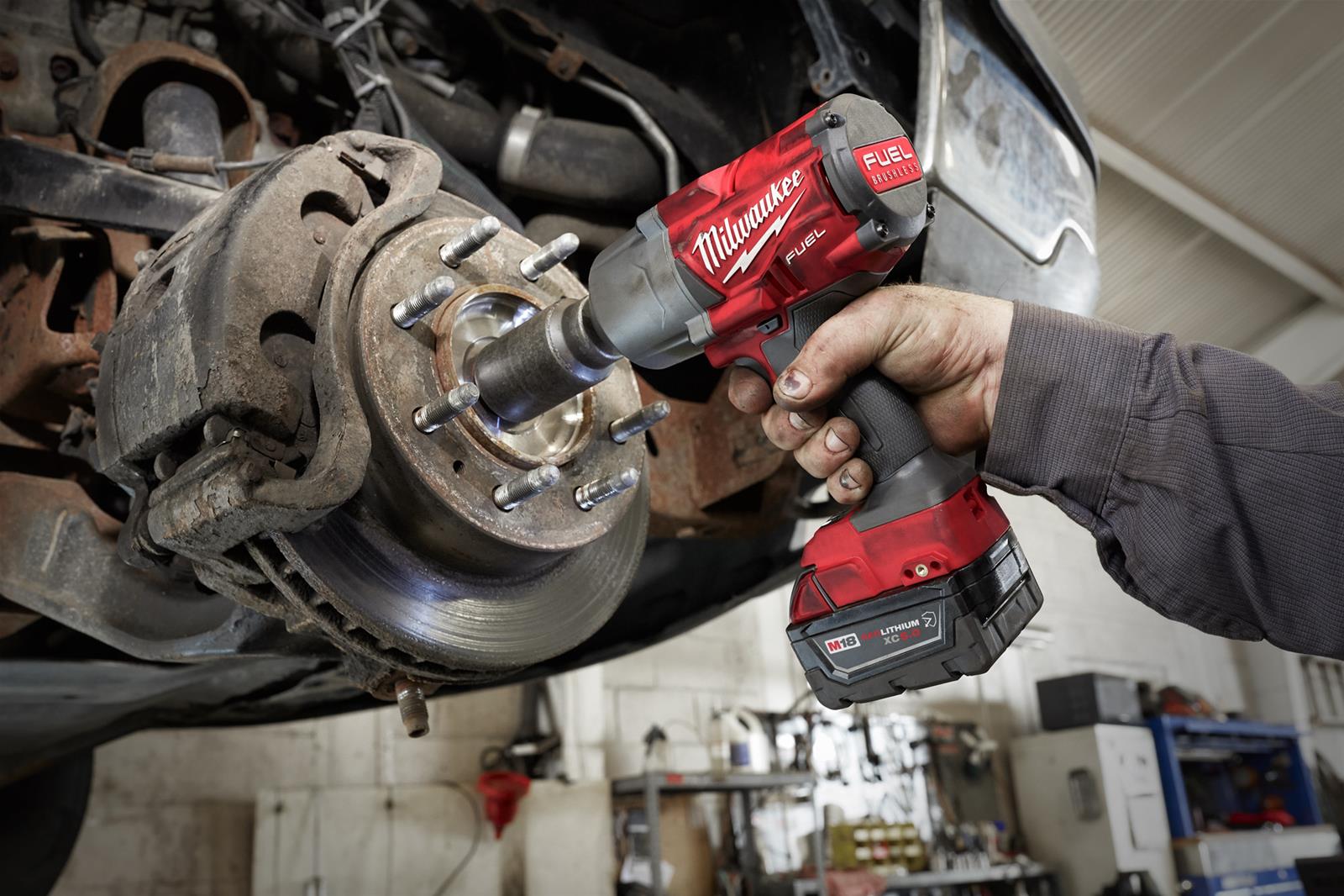 Milwaukee Tool 2767-22R Milwaukee M18 FUEL 1/2 in. High-Torque Impact Wrench with Friction Ring