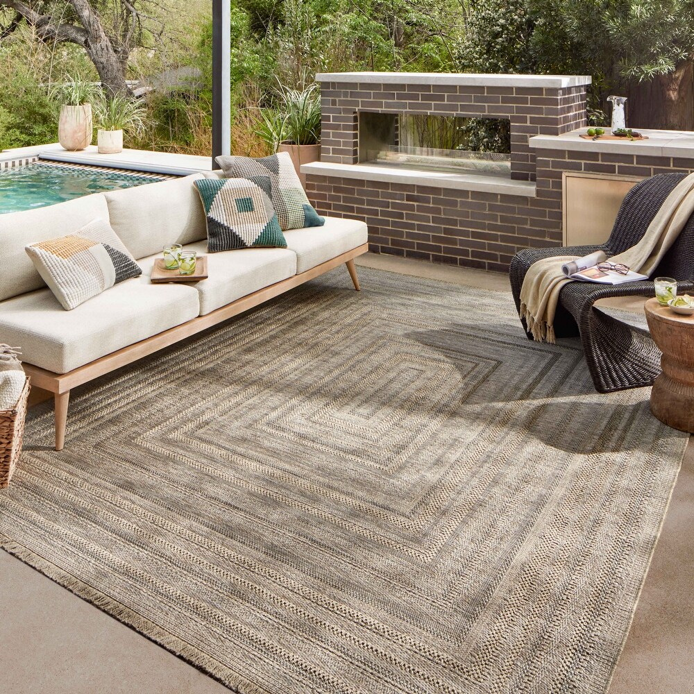 Alexander Home Dana Indoor / Outdoor Farmhouse Area Rug