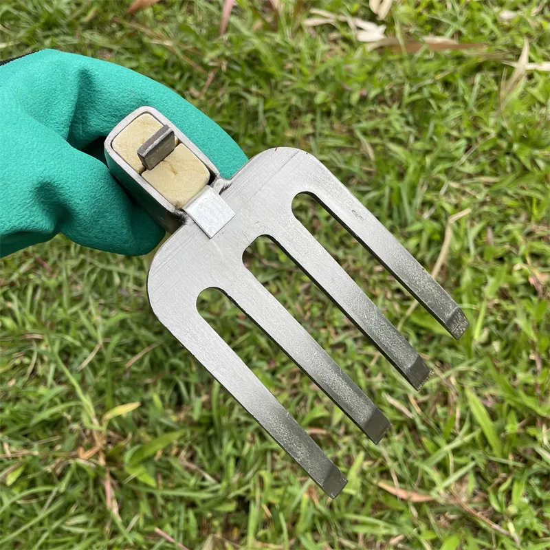 High Quality Carbon Steel Small Wooden Handle Four Tooth Planting Garden Tools Landscape Rake