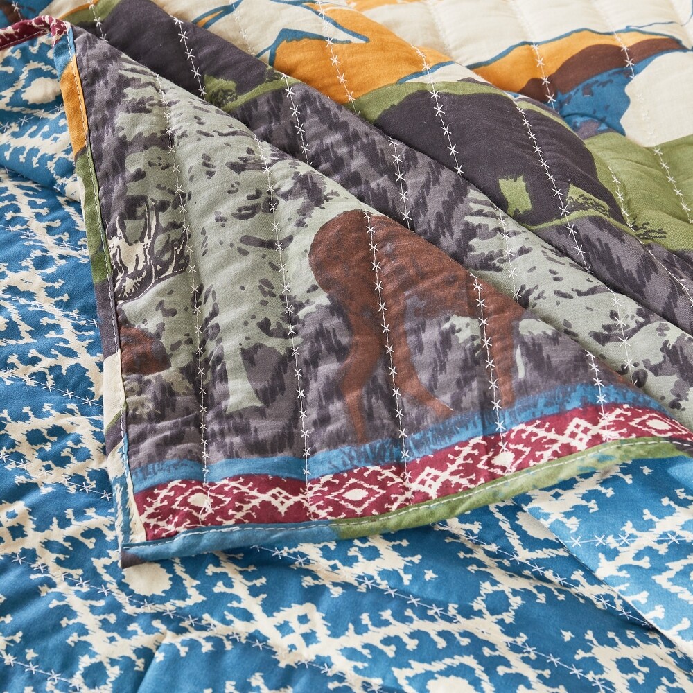 Greenland Home Black Bear Lodge Quilt and Pillow Sham Set