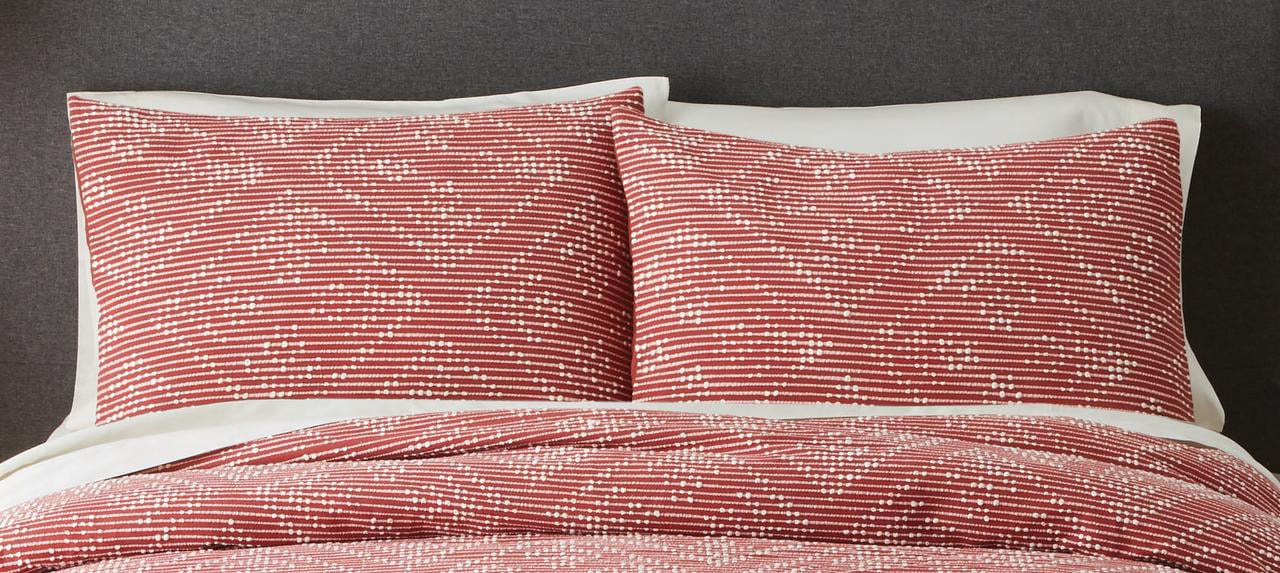 Better Homes and Gardens， Woven Slub Diamond Comforter Set， Red， Full/Queen， Polyester Fill， 3 Piece