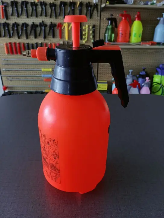 0.8L/1.5L/2L/3L Factory Supply  Hand Manual Agricultural Garden Pressure Sprayers are very popular