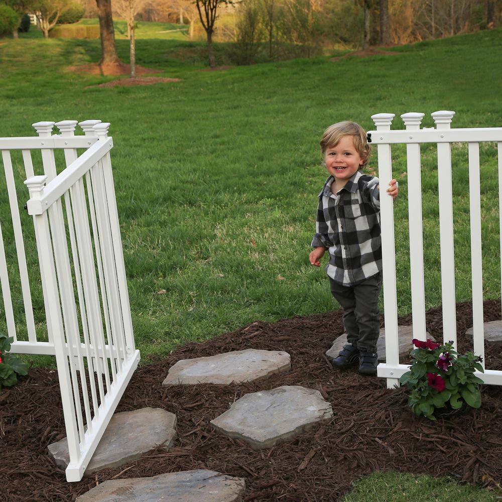 Zippity Outdoor Products 4.3 ft. W x 3 ft. H White Vinyl Baskenridge Fence Gate ZP19038