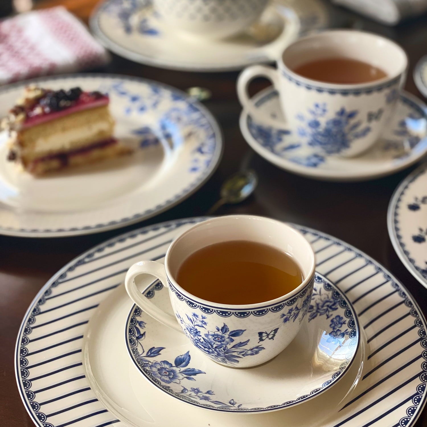 Bone China Kitchen Teacups Floral Tea Cups Vintage Indigo Tea Cup w/ saucer 450 ml Pretty Tea Cup with Matching Saucer Christmas Mugs