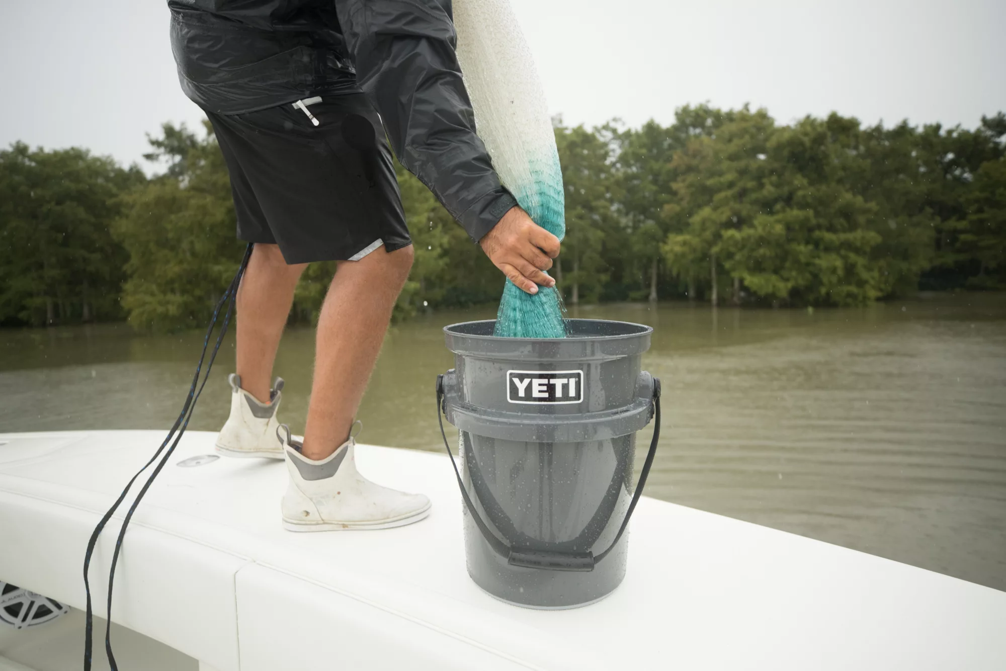 YETI Loadout 5-Gallon Bucket， Impact Resistant Fishing/Utility Bucket