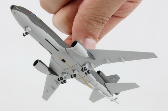 Herpa HE536479 USAF Kc 10A 1/500 Louisiana Yard Do...