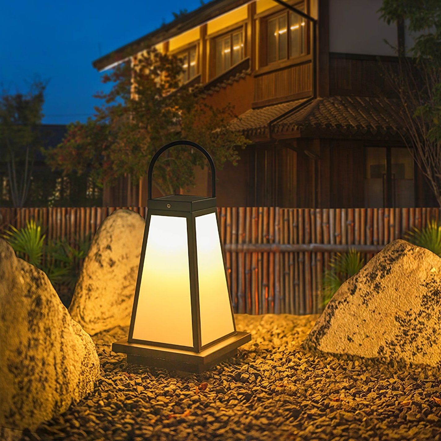 Roam Lantern Solar Outdoor Lamp