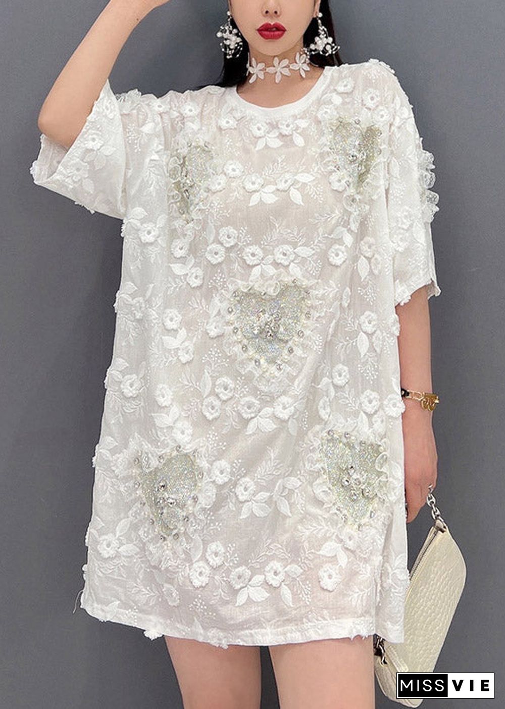 Fashion White O-Neck Embroideried Floral T Shirt Half Sleeve