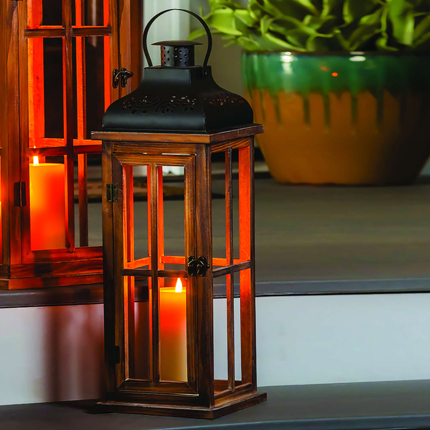 Meadow Creek 20 in. Metal/Wood Decorative Lantern Black/Brown