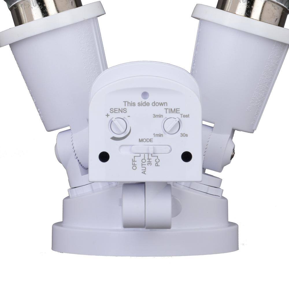 dualux White Motion Sensor Dusk to Dawn Outdoor Security Flood Light - 2 Adjustable Light Heads - 4 Modes T0692