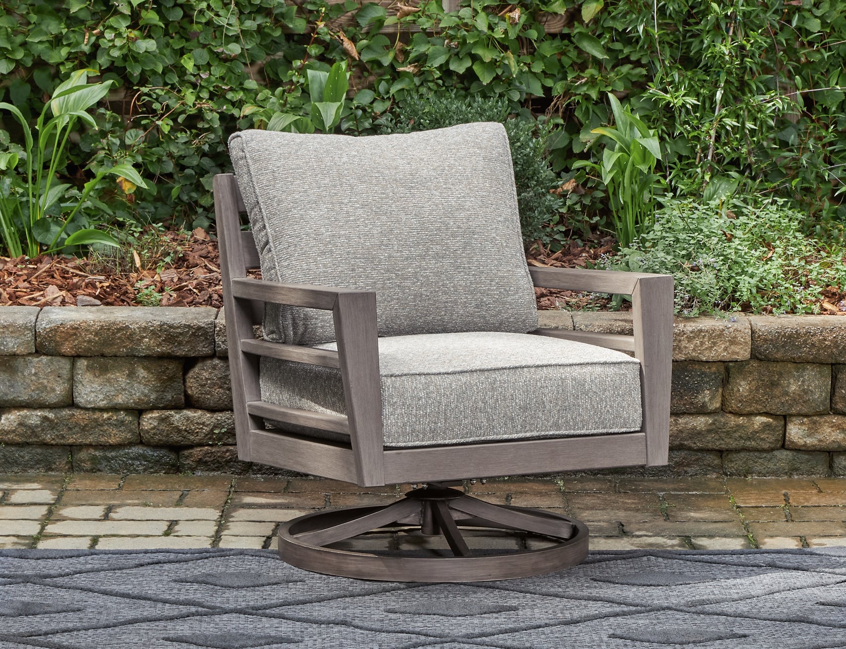 Hillside Barn Outdoor Swivel Lounge with Cushion