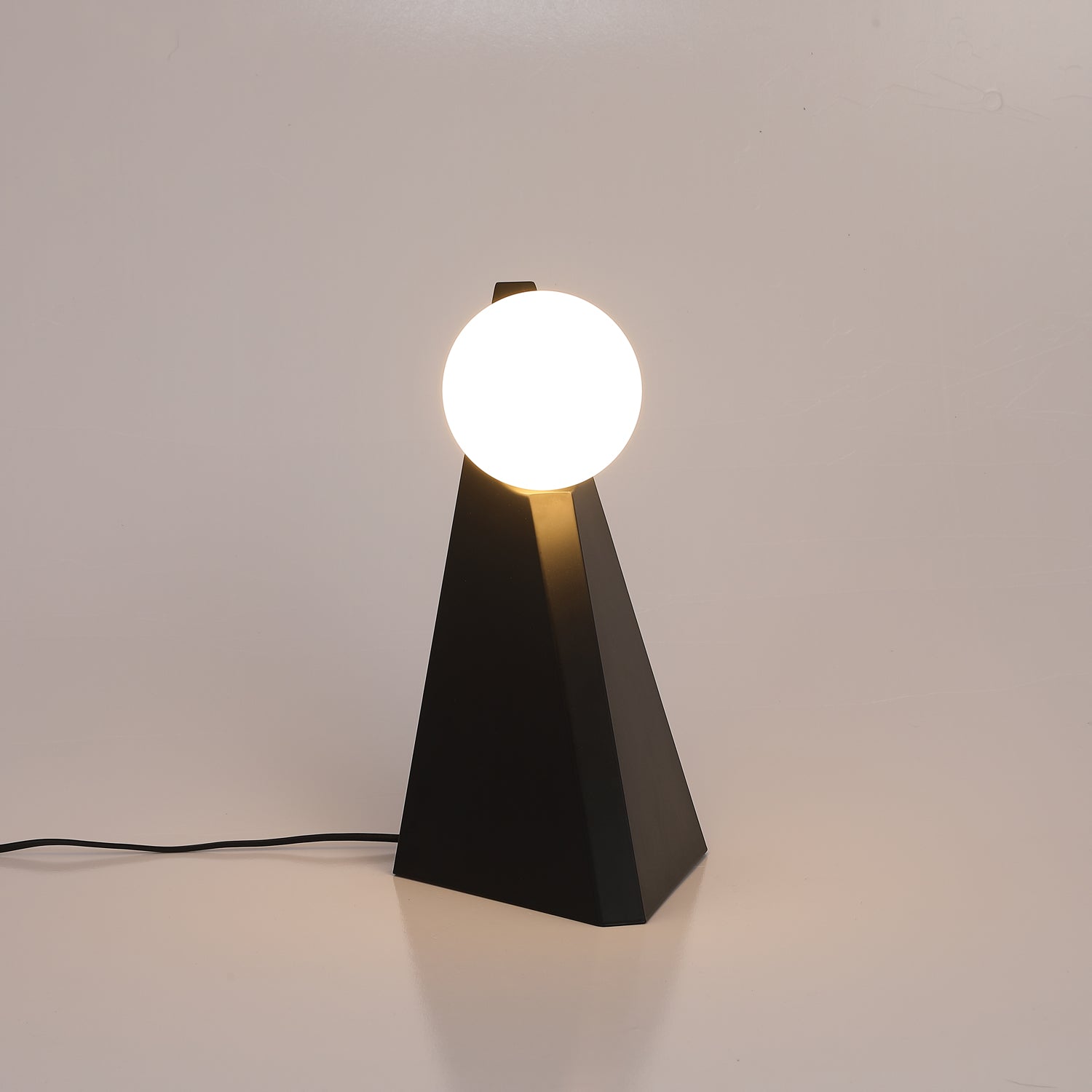 Noir Roy Table Lamp