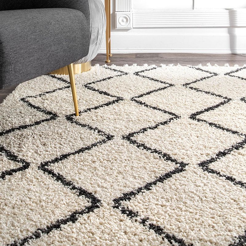 nuLOOM Michelle Diamond Trellis Tassel Rug