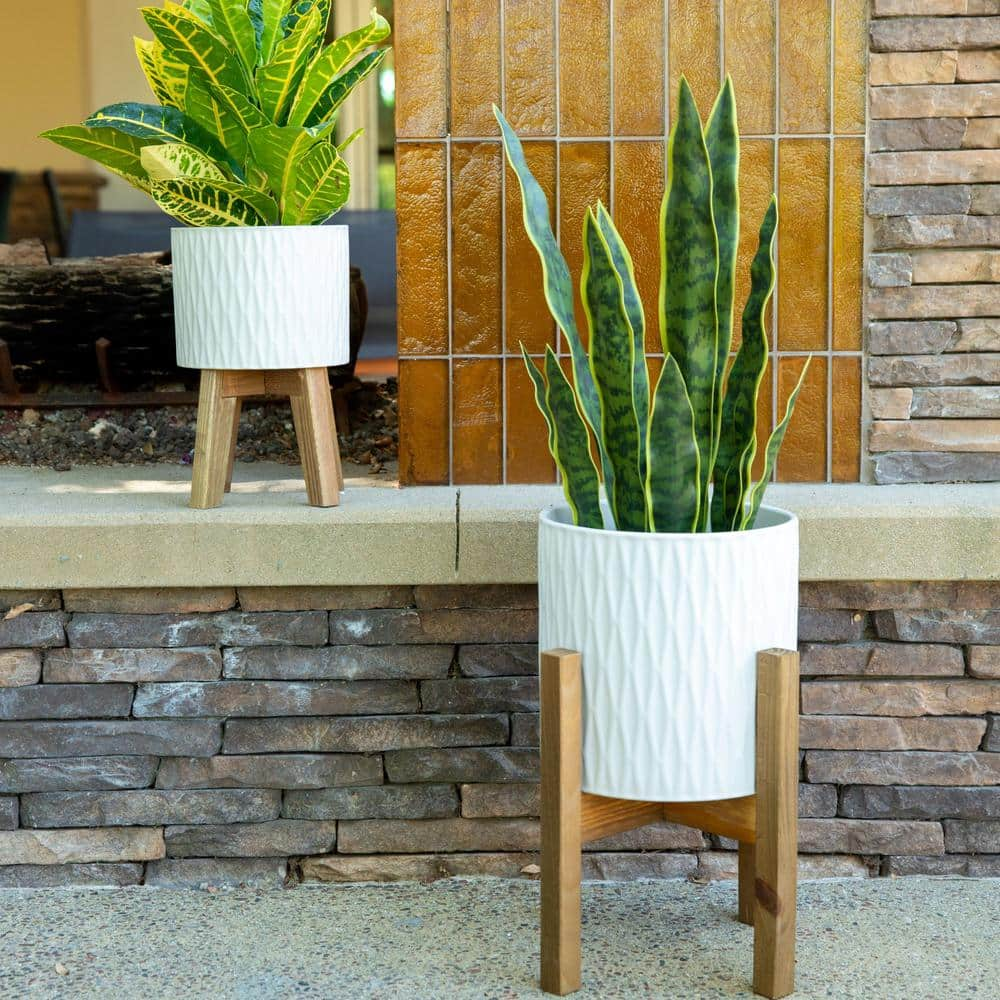 Flora Bunda 10 in. and 8 in. Matte White Ridge Ceramic Planter on Wood Stand Mid-Century Planter (Set of 2 ) CT1031E2-MTWH