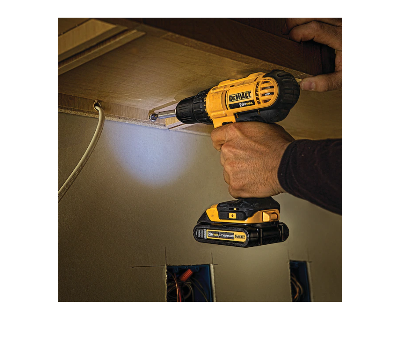 DEWALT DCD771C2 20-volt 1/2-in Cordless Drill (2-Batteries Included and Charger Included)