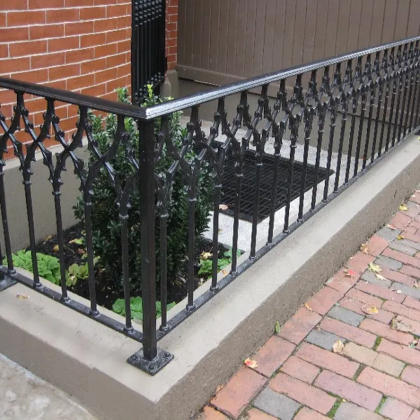 China Supply has assembled an outdoor iron fence with