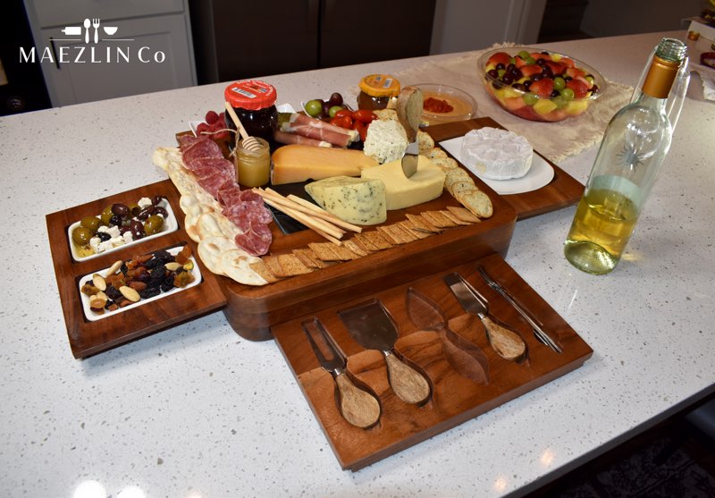 MaezlinCo Premium Acacia Wood Charcuterie Set with Marble Cutting Area， Ceramic Bowls and Cheese Knives