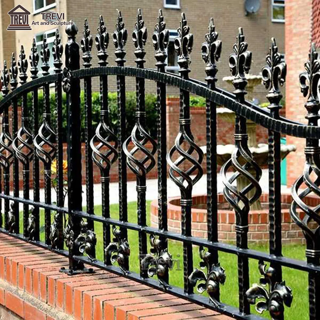 Outdoor High Quality Modern Design Luxury Wrought Iron Fencing Wholesale