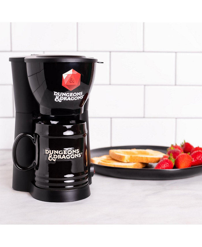 Uncanny Brands Dungeons and Dragons Single Cup Coffee Maker with Mug