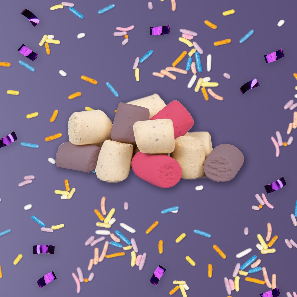 Three Dog Bakery Celebration Confetti Strawberry， Vanilla and Blueberry Flavors Dog Treats， 8-oz bag