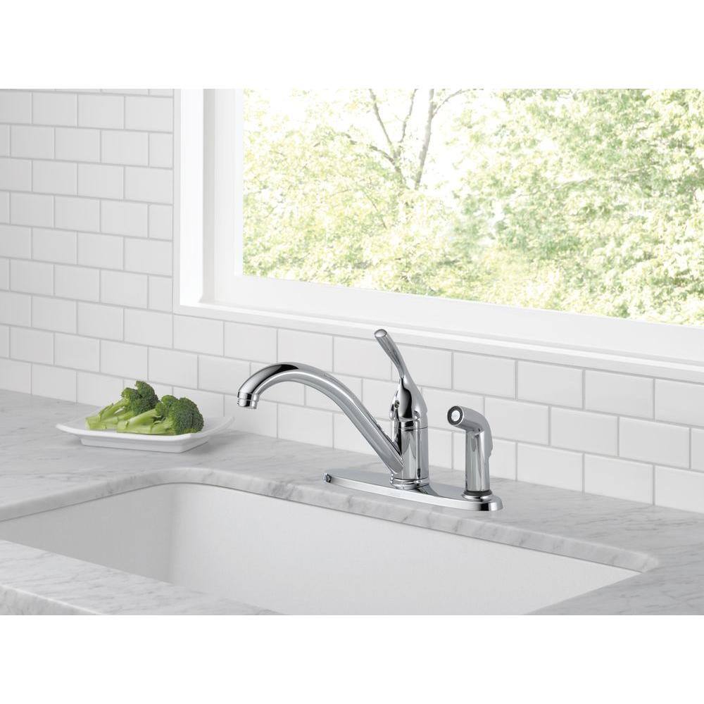 Delta Classic Single-Handle Standard Kitchen Faucet with Side Sprayer in Polished Chrome 300-DST