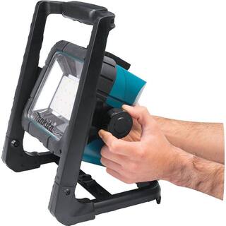 Makita 18V LXT Lithium-Ion CordlessCorded LED Flood Light DML805