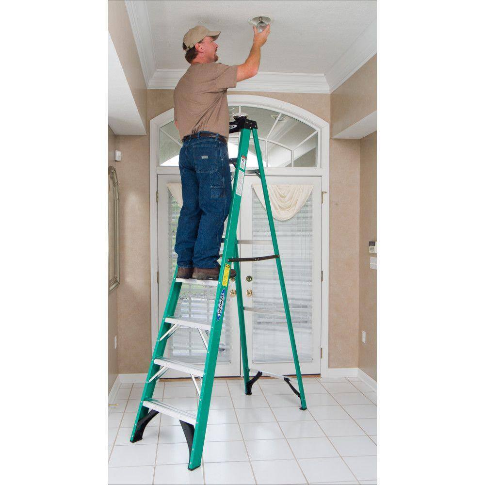 Werner 8 ft. Fiberglass Step Ladder 225 lb. Load Capacity Type II Duty Rating FS208