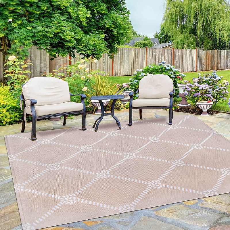 Superior Coastal Diamond Indoor/Outdoor Area Rug