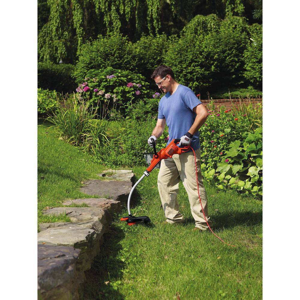 BLACK+DECKER 14 in. 7.5 AMP Corded Electric Curved Shaft 0.080 in. Single Line 2-in-1 String Trimmer  Lawn Edger with Automatic Feed GH3000