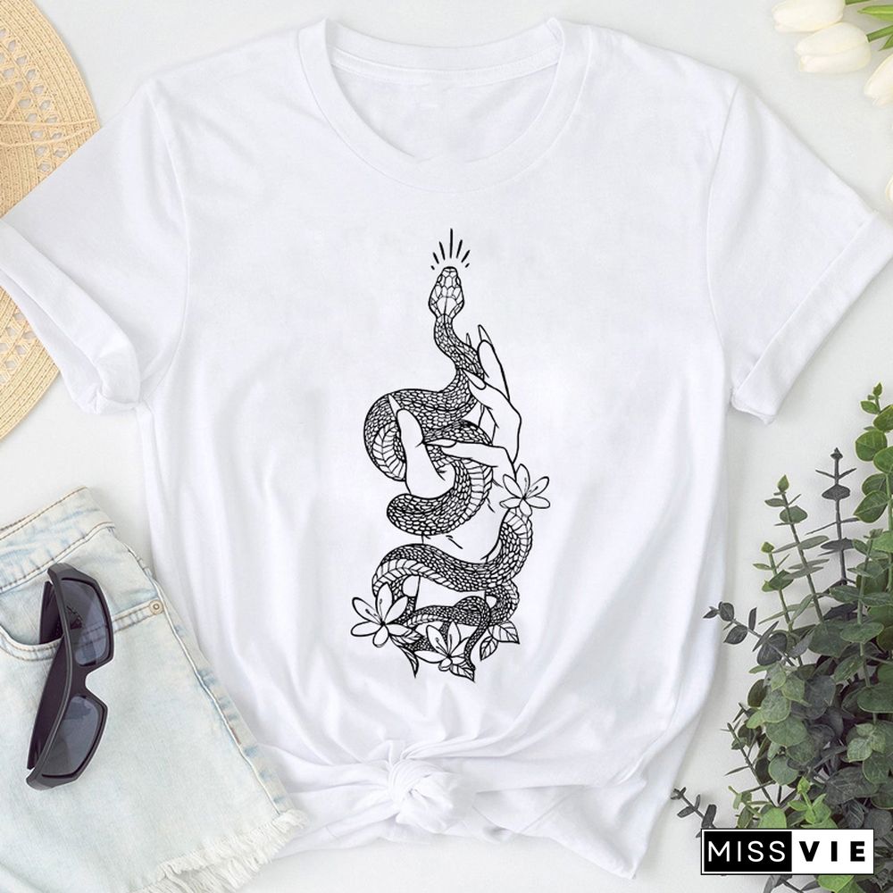 Gothic Hand With Snake T-shirt Mystical Witchy Woman Tshirt Aesthetic Spiritual Boho Witch Tee Shirt Top