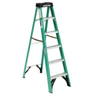 Werner 6 ft. Fiberglass Step Ladder with 225 lb. Load Capacity Type II Duty Rating FS206