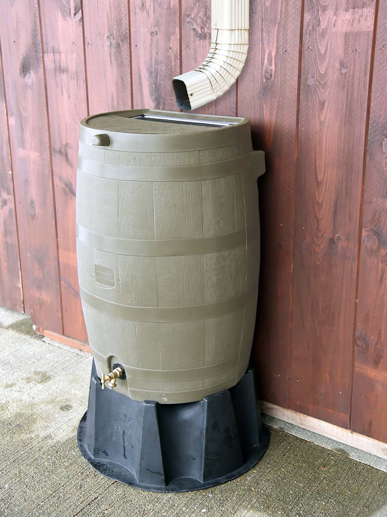 RTS Home Accents Polyethylene 50 Gallon Flat Back Brass Spigot Rain Barrel， Oak Color