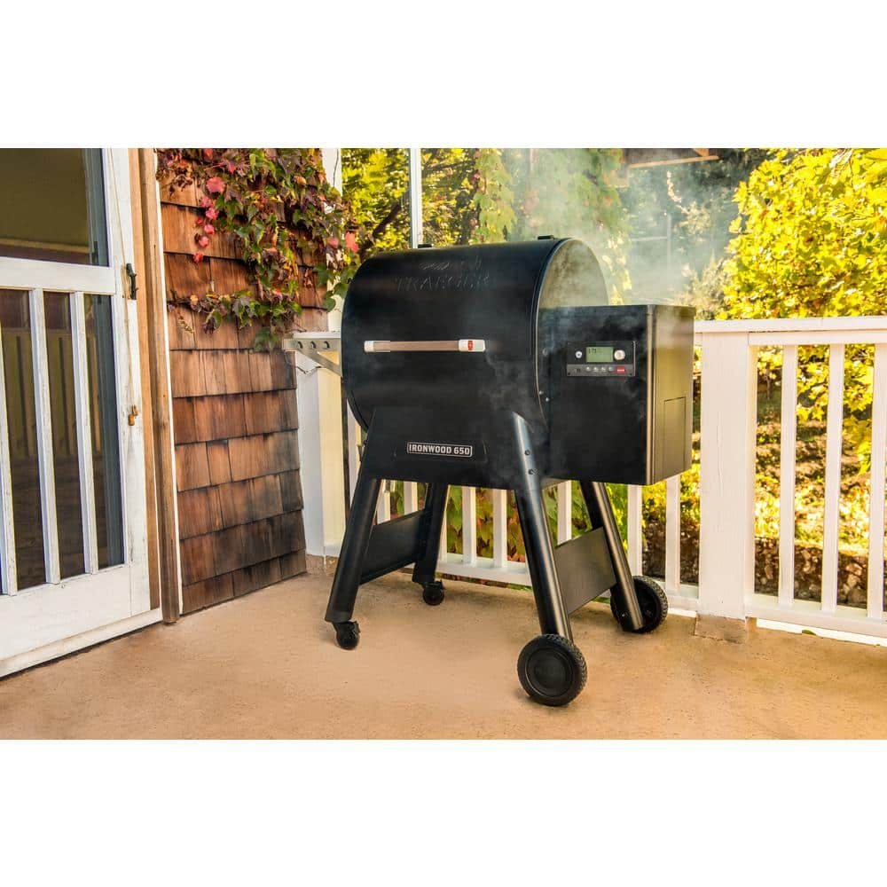 Traeger Ironwood 650 Wifi Pellet Grill and Smoker in Black TFB65BLF