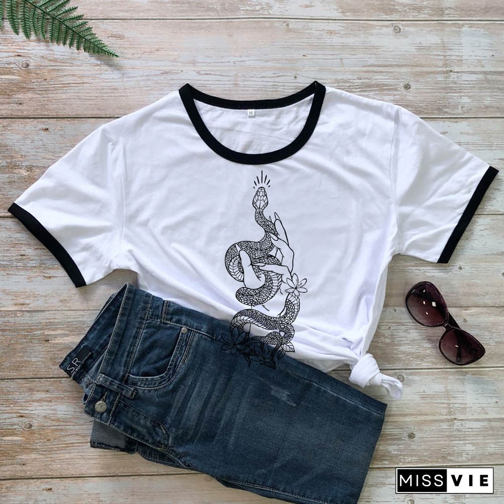 Gothic Hand With Snake T-shirt Mystical Witchy Woman Tshirt Aesthetic Spiritual Boho Witch Tee Shirt Top