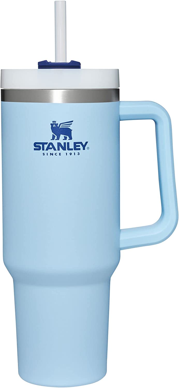 Stanley Adventure Reusable Vacuum Quencher Tumbler with Straw， Leak Resistant Lid， Insulated Cup， Maintains Cold， Heat， and Ice for Hours Cornflower