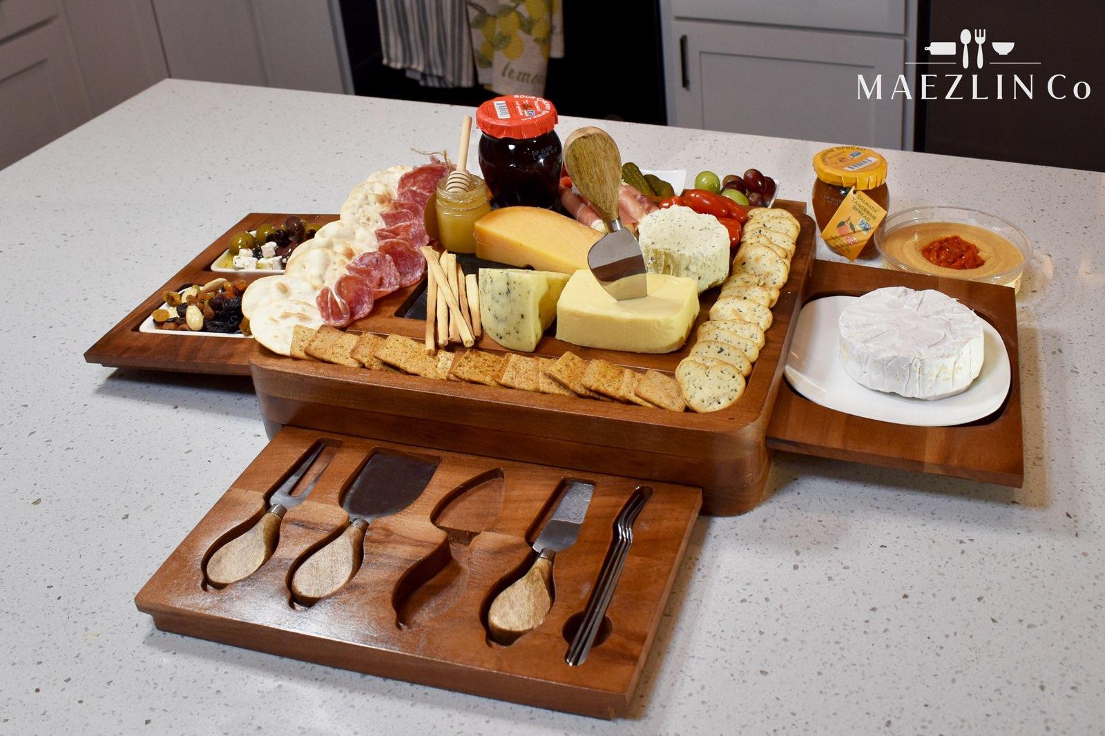 MaezlinCo Premium Acacia Wood Charcuterie Set with Marble Cutting Area， Ceramic Bowls and Cheese Knives