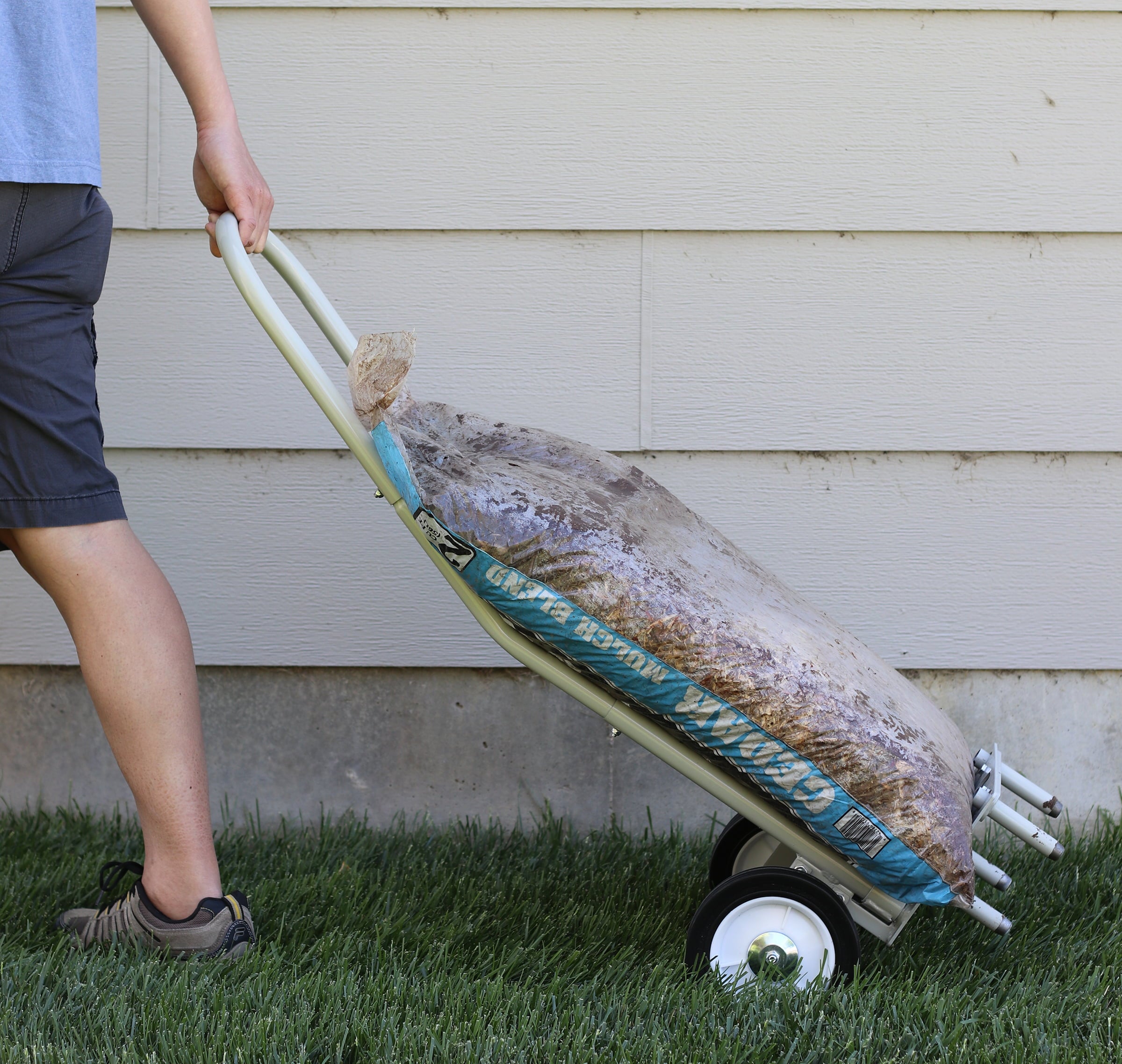 Step 'N Tilt Core Lawn Aerator Version 4 (with Container)