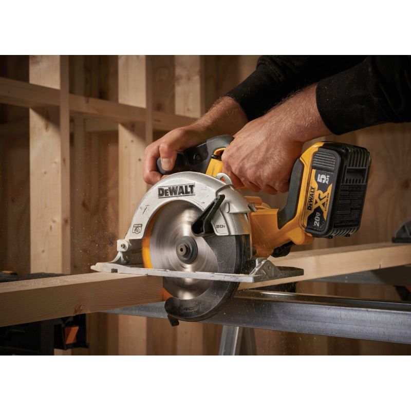 DW 20V MAX Brushless Cordless Circular Saw